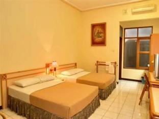 Pantai Indah Resort Hotel Barat Пангандаран Экстерьер фото