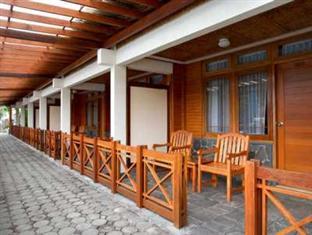 Pantai Indah Resort Hotel Barat Пангандаран Экстерьер фото